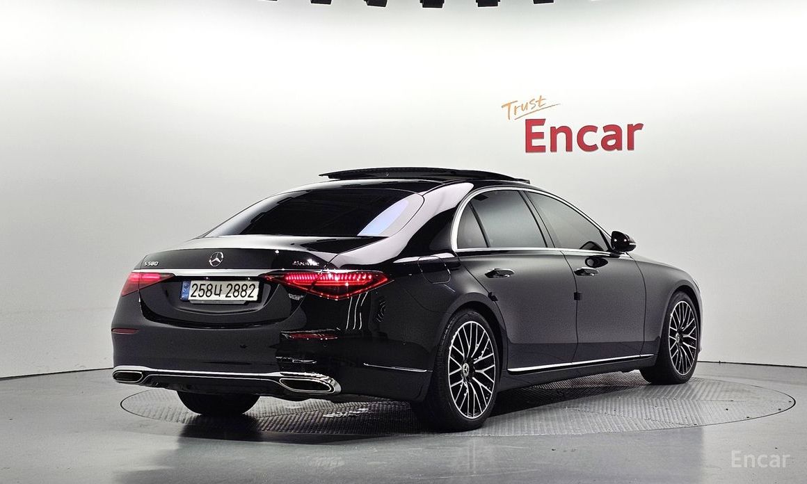  Mercedes-Benz S-Class