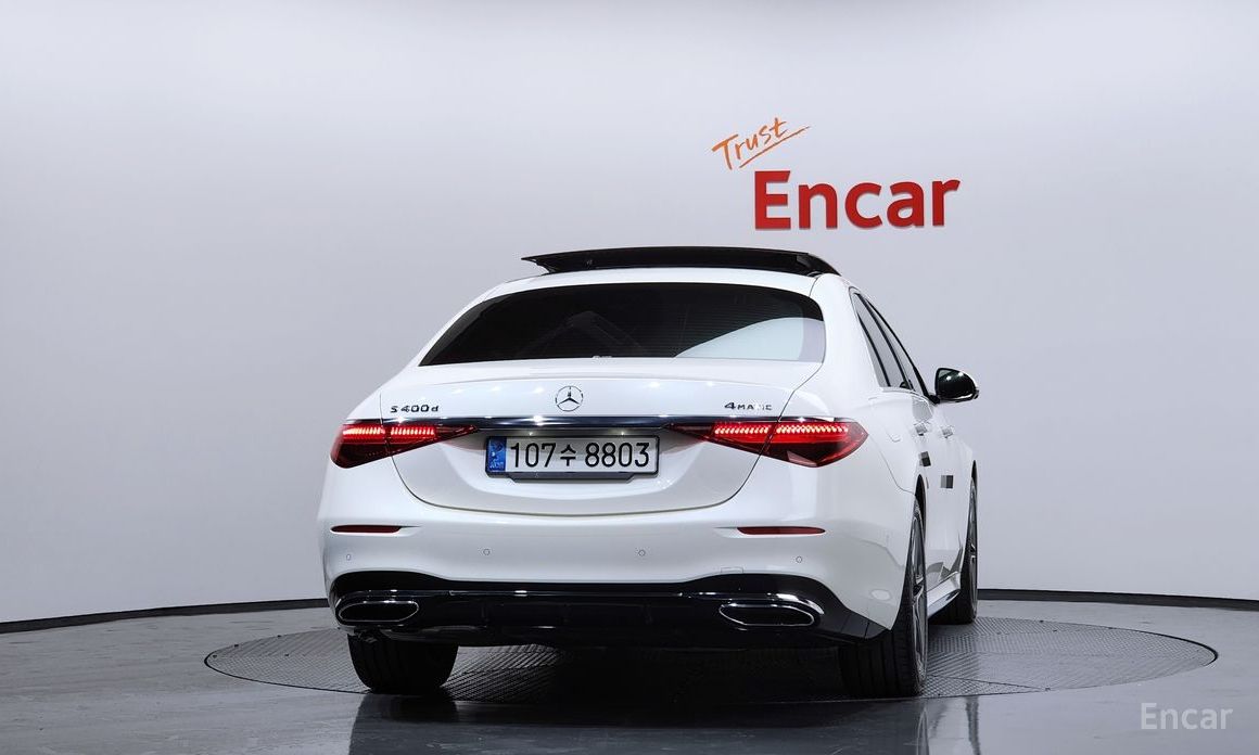  Mercedes-Benz S-Class