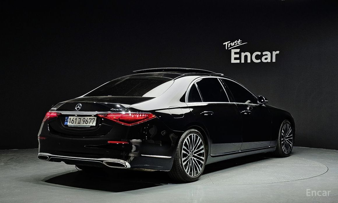  Mercedes-Benz S-Class