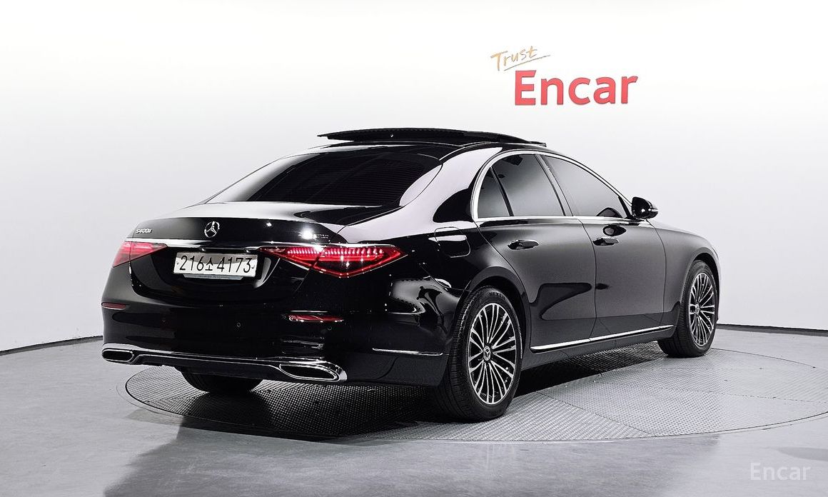  Mercedes-Benz S-Class