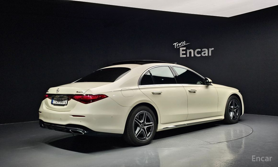  Mercedes-Benz S-Class