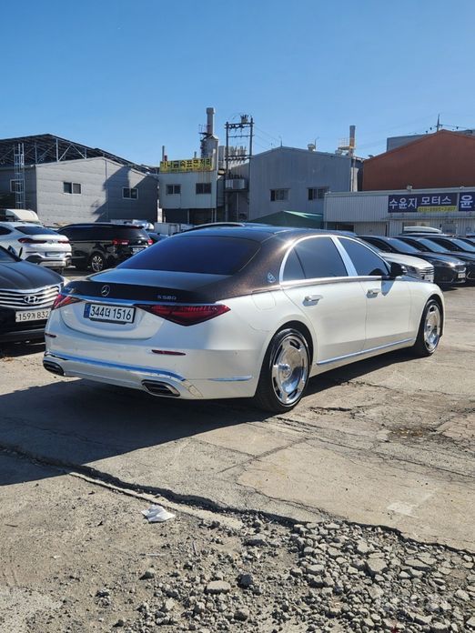  Mercedes-Benz S-Class