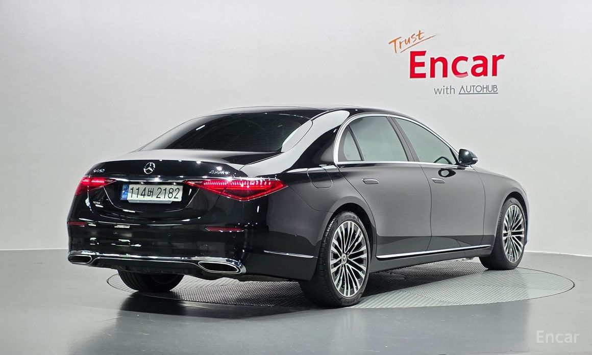  Mercedes-Benz S-Class