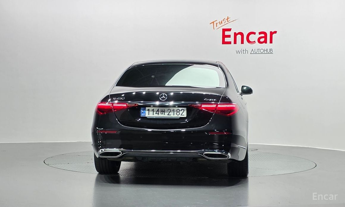  Mercedes-Benz S-Class