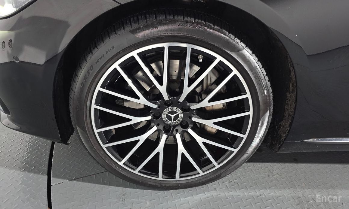  Mercedes-Benz S-Class