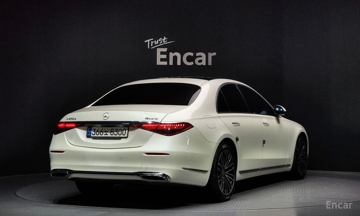  Mercedes-Benz S-Class