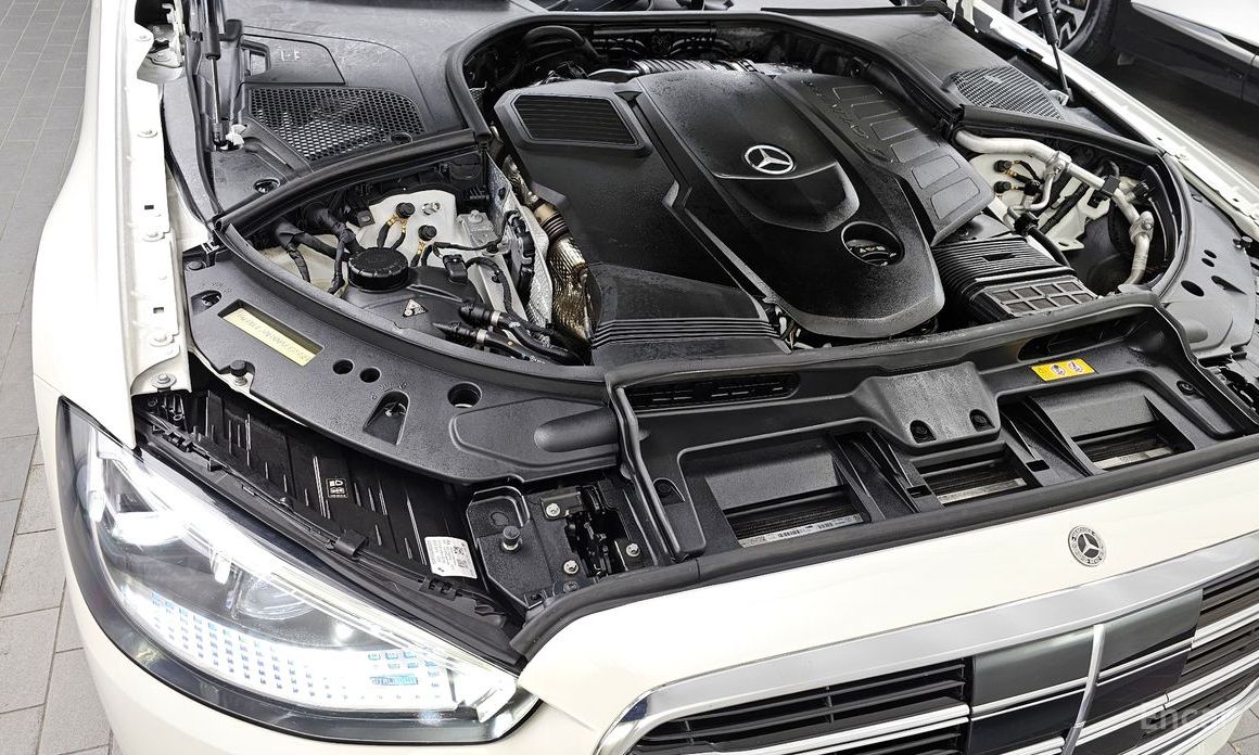  Mercedes-Benz S-Class