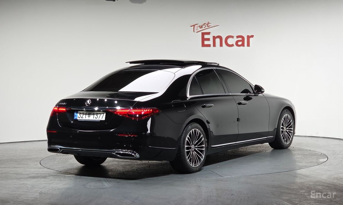  Mercedes-Benz S-Class