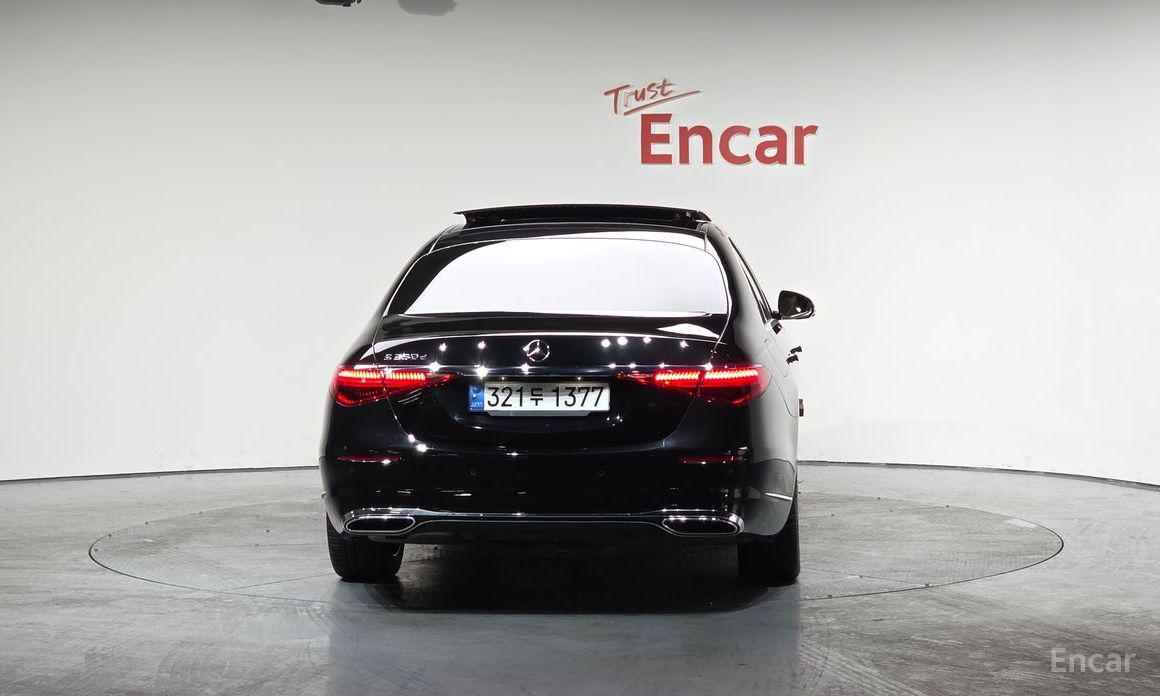  Mercedes-Benz S-Class