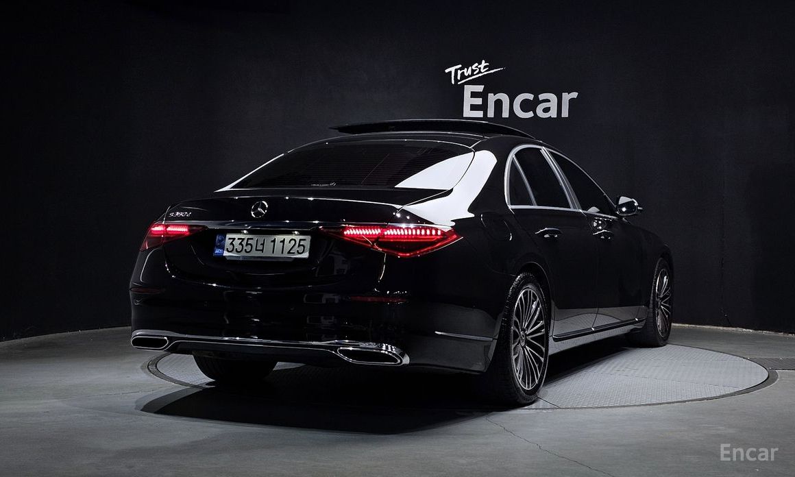  Mercedes-Benz S-Class