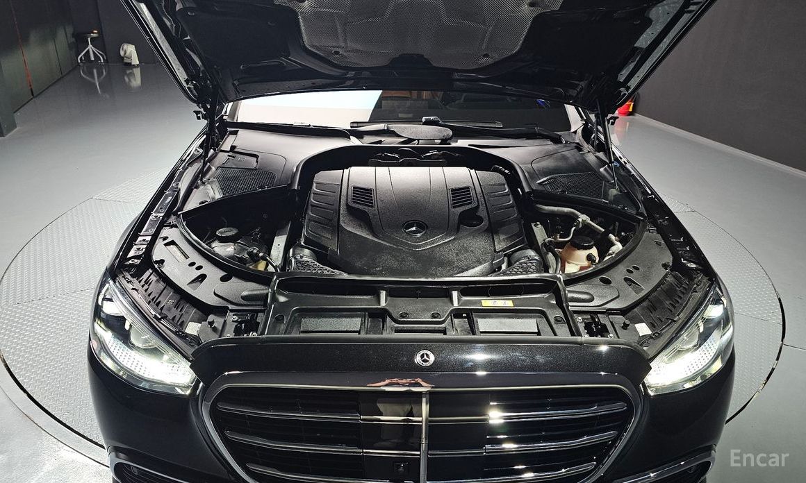  Mercedes-Benz S-Class