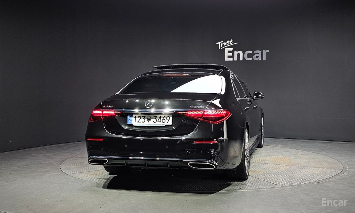  Mercedes-Benz S-Class