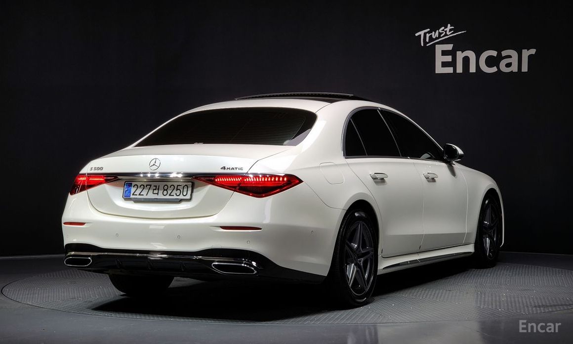  Mercedes-Benz S-Class