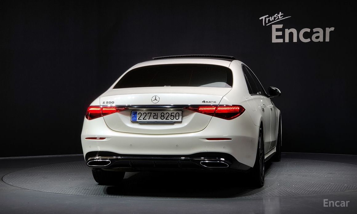  Mercedes-Benz S-Class