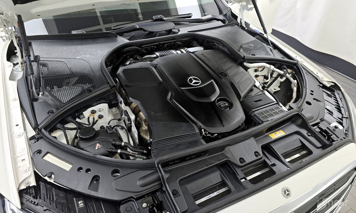  Mercedes-Benz S-Class