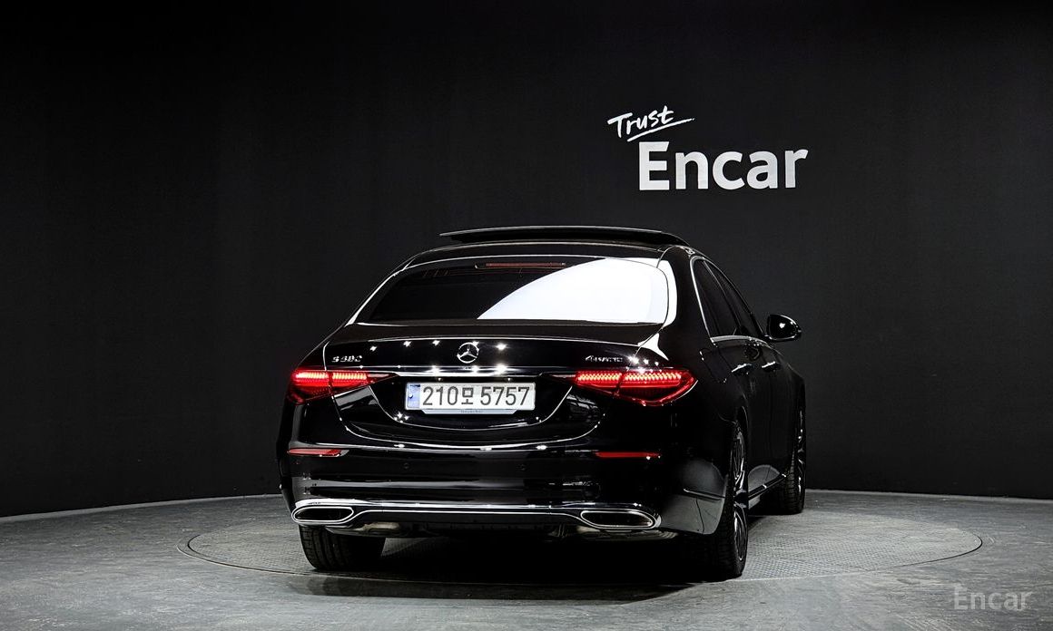  Mercedes-Benz S-Class