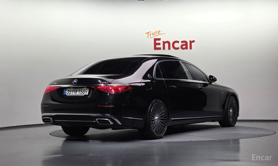  Mercedes-Benz S-Class