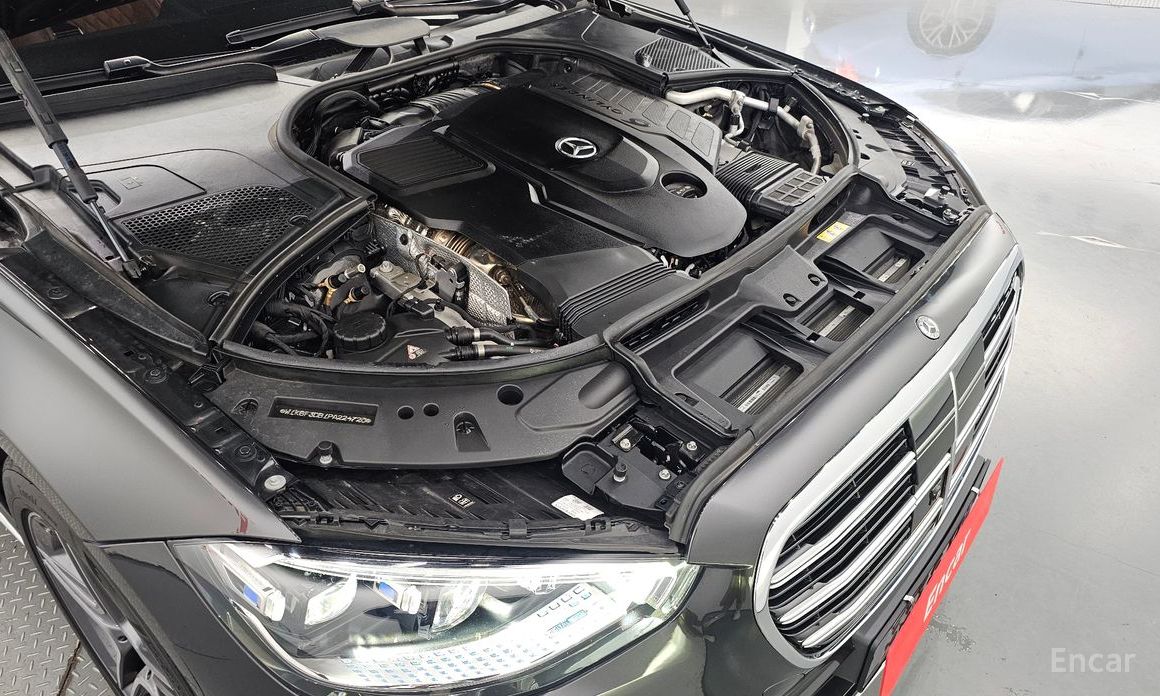  Mercedes-Benz S-Class