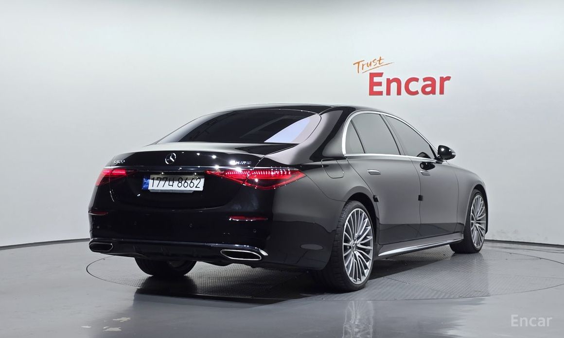  Mercedes-Benz S-Class