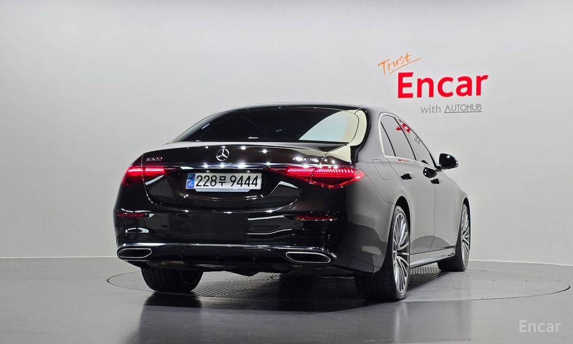  Mercedes-Benz S-Class