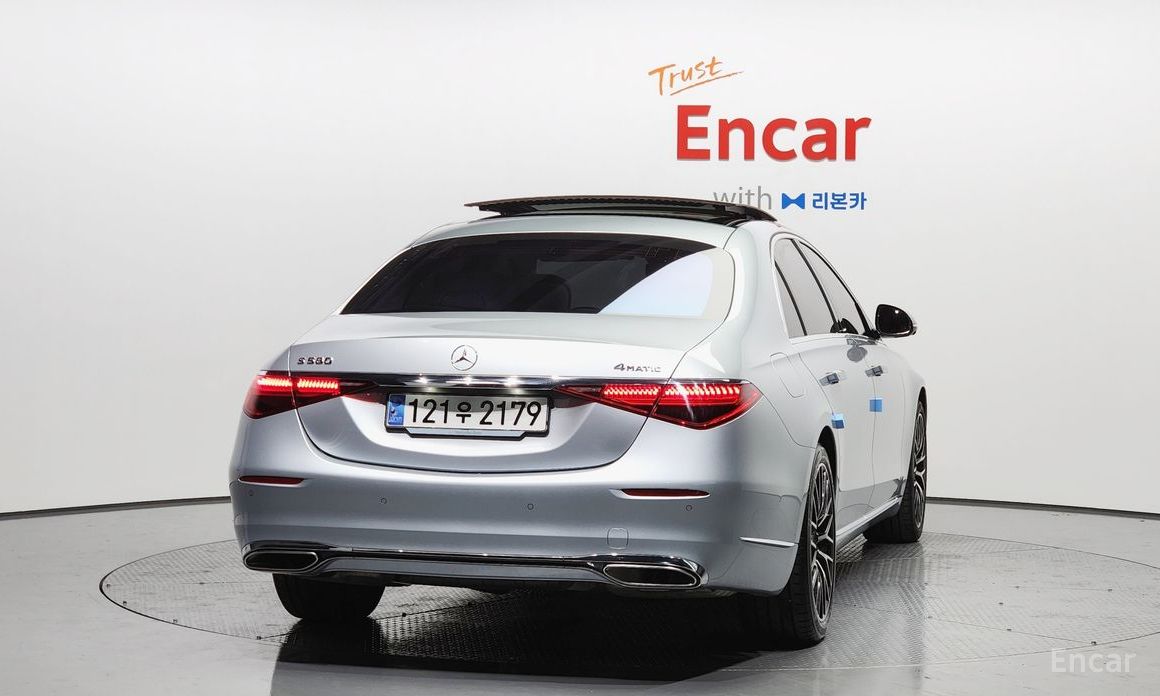  Mercedes-Benz S-Class