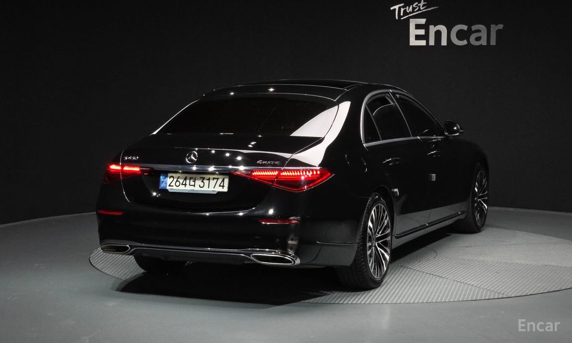  Mercedes-Benz S-Class