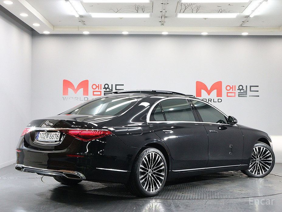  Mercedes-Benz S-Class