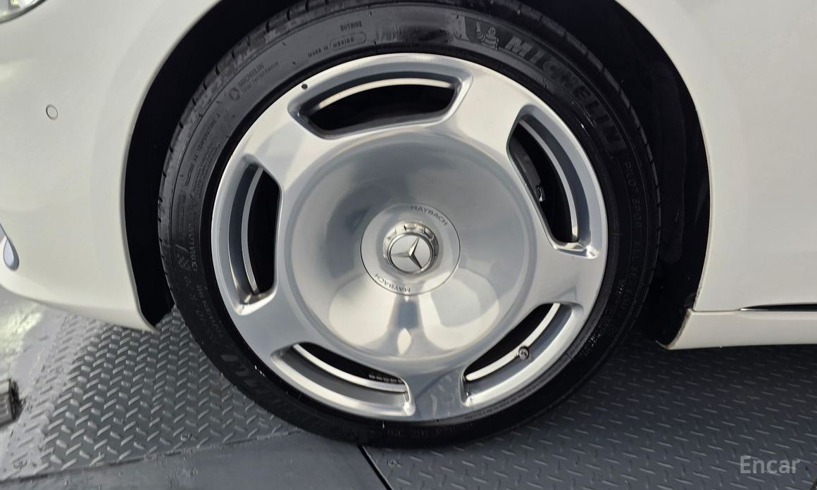  Mercedes-Benz S-Class