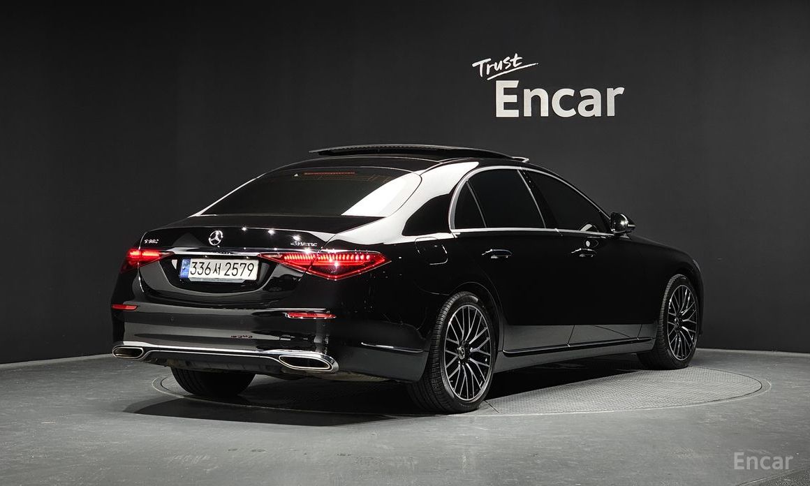  Mercedes-Benz S-Class