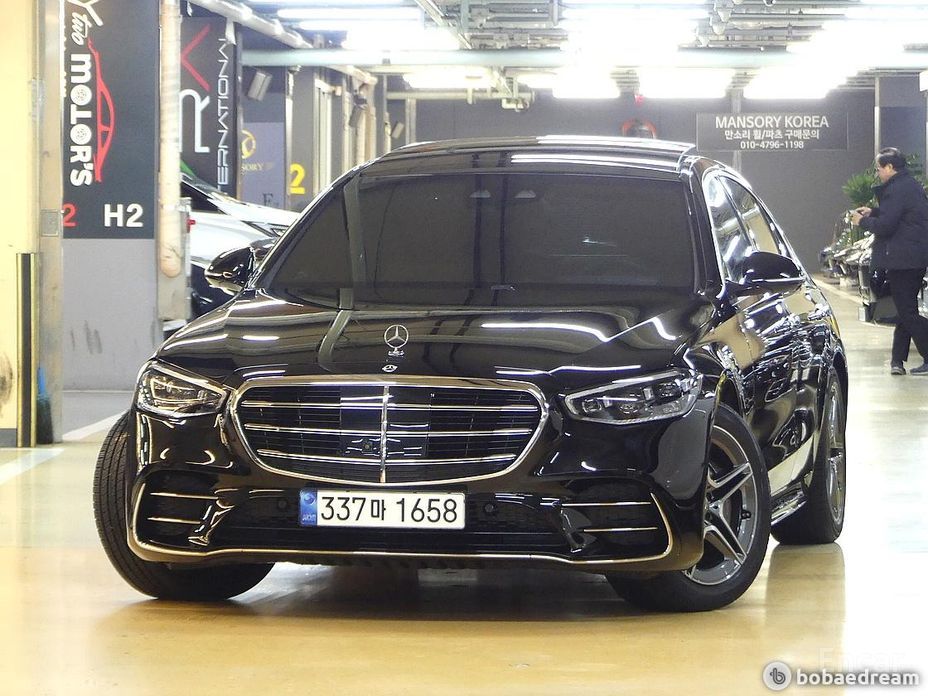  Mercedes-Benz S-Class