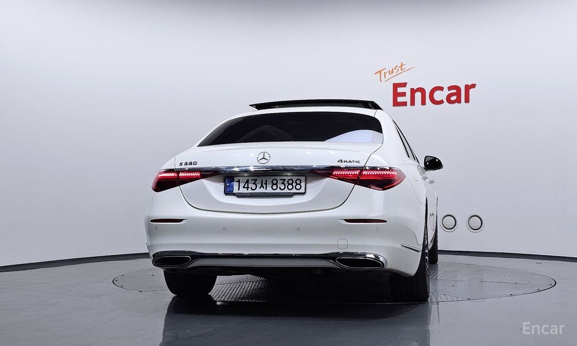  Mercedes-Benz S-Class