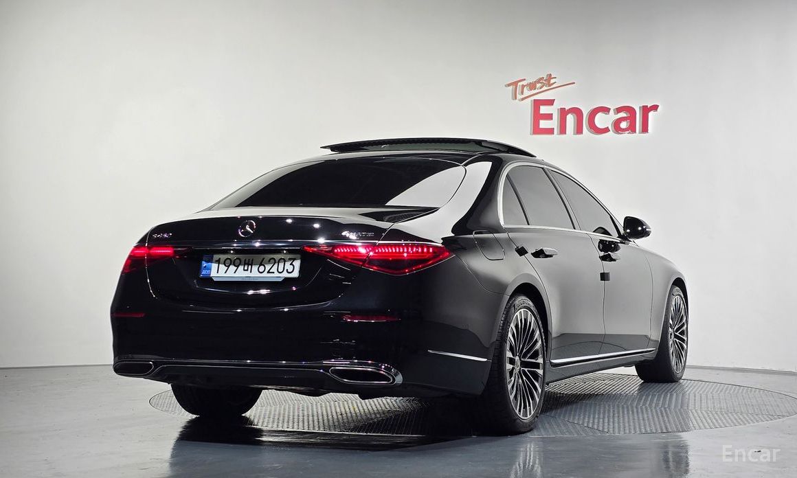  Mercedes-Benz S-Class