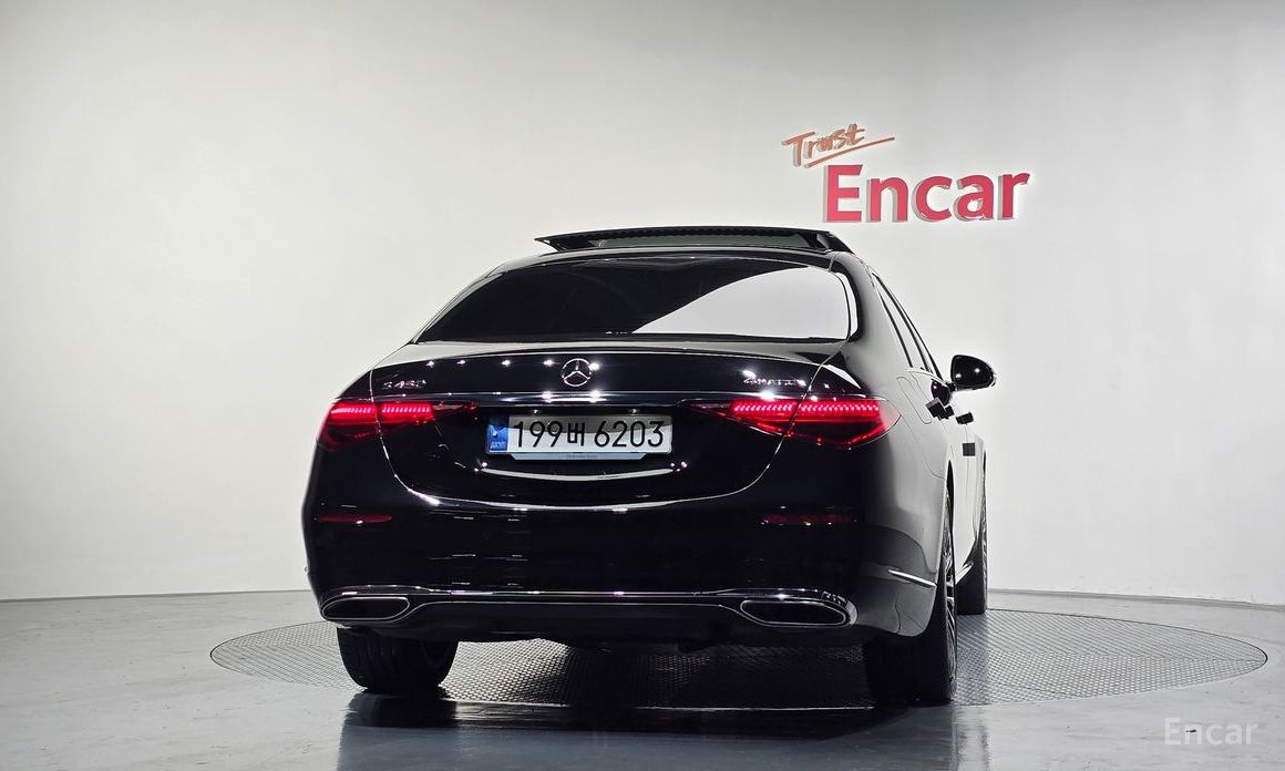  Mercedes-Benz S-Class