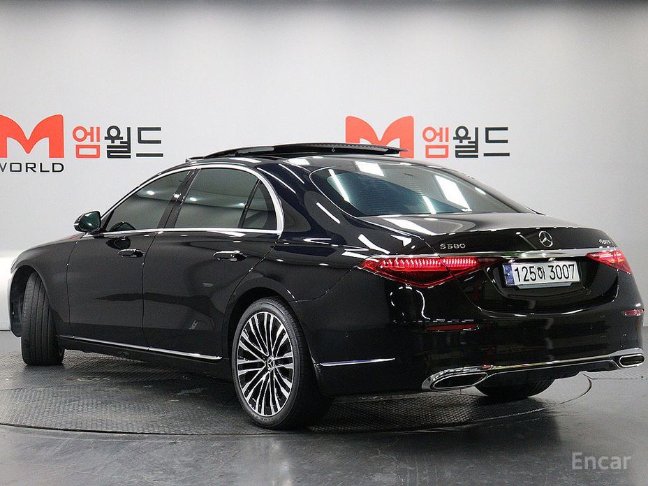  Mercedes-Benz S-Class