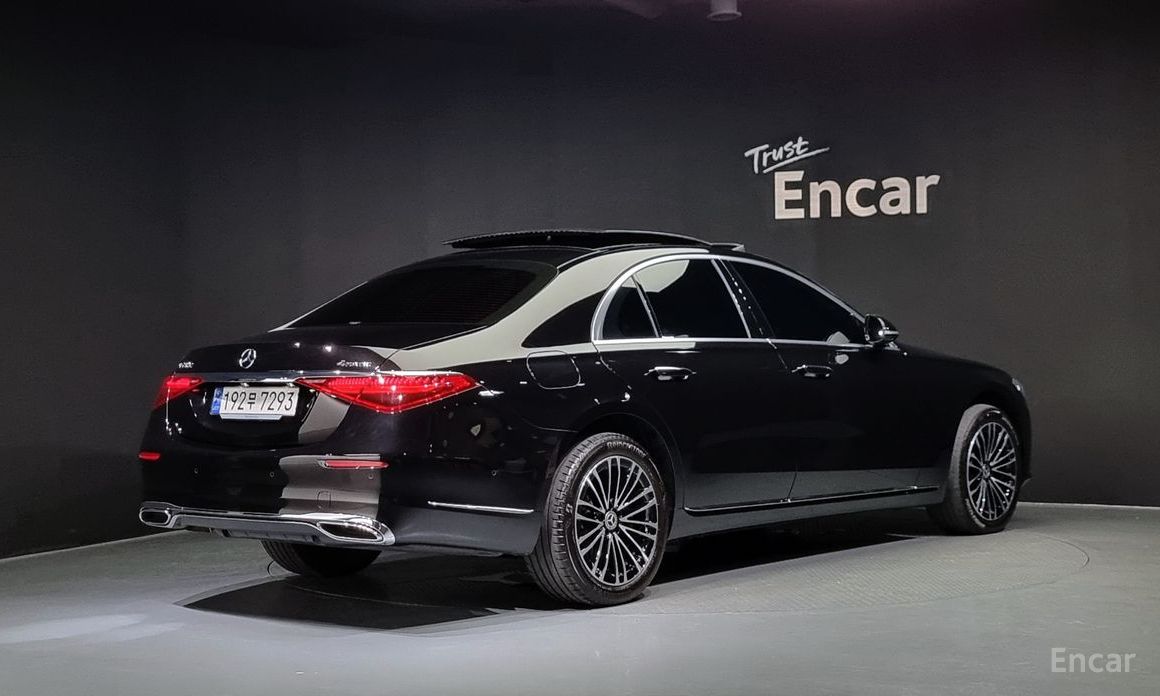  Mercedes-Benz S-Class