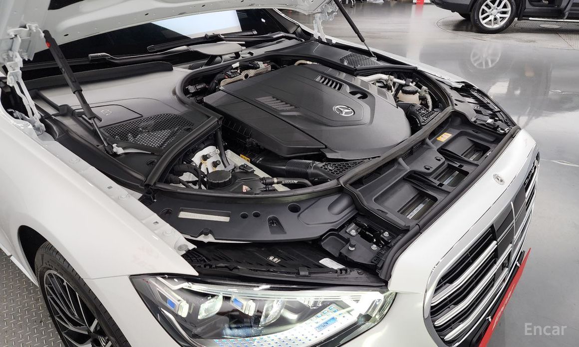  Mercedes-Benz S-Class