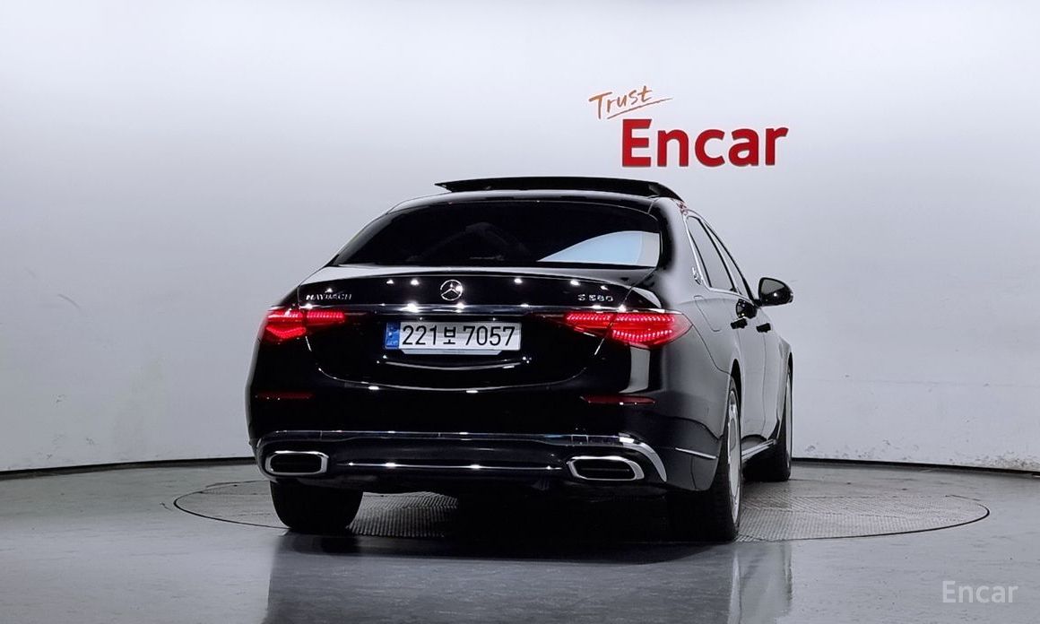  Mercedes-Benz S-Class