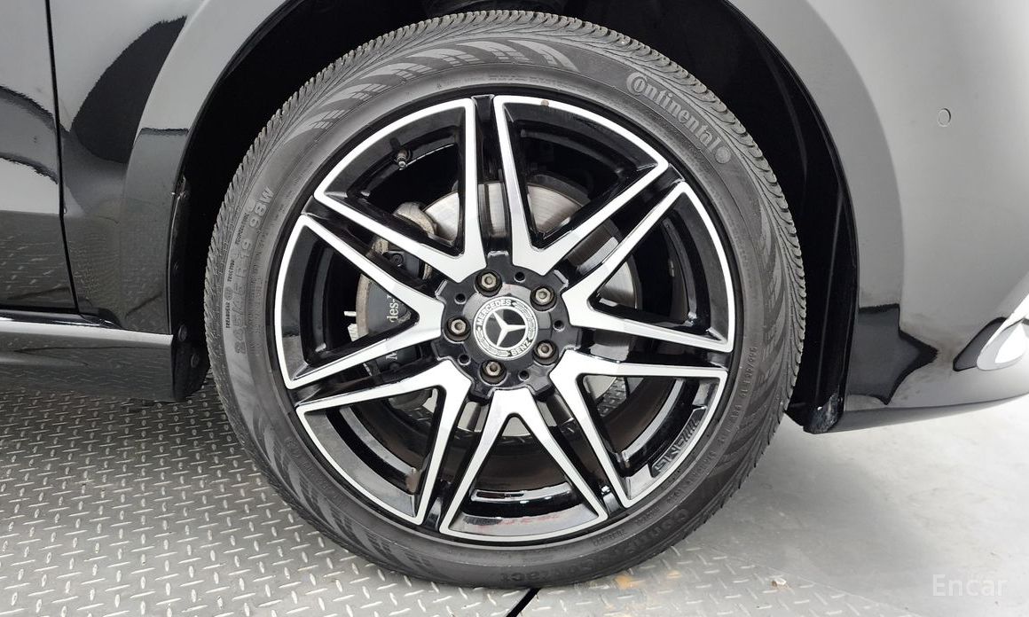  Mercedes-Benz V-Class