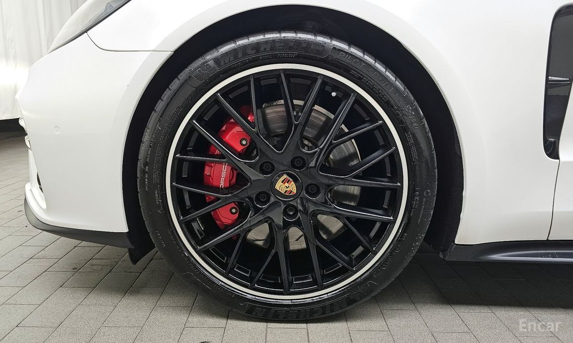  Porsche Panamera