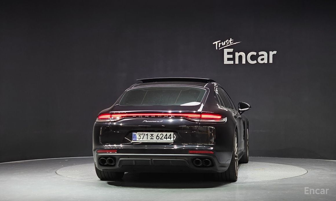  Porsche Panamera