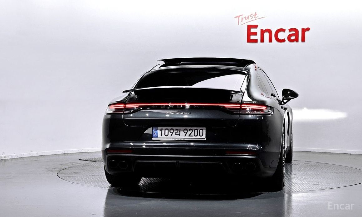  Porsche Panamera