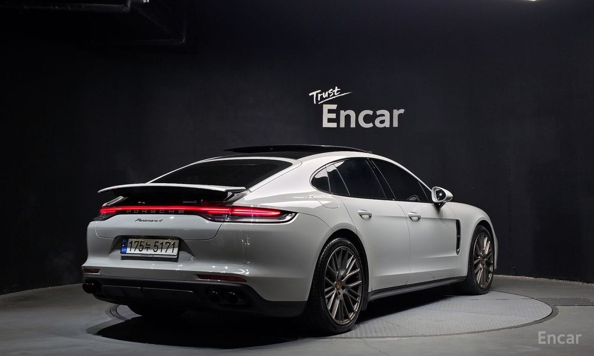  Porsche Panamera