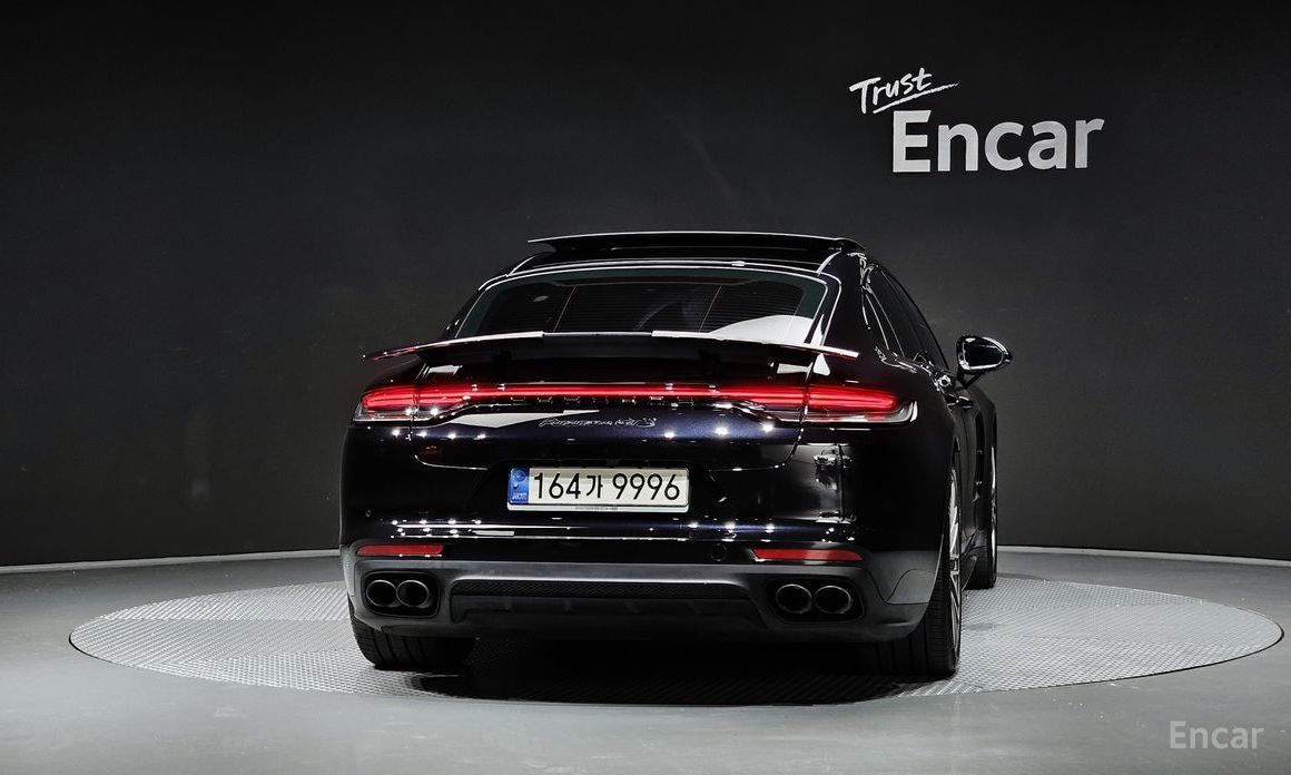  Porsche Panamera