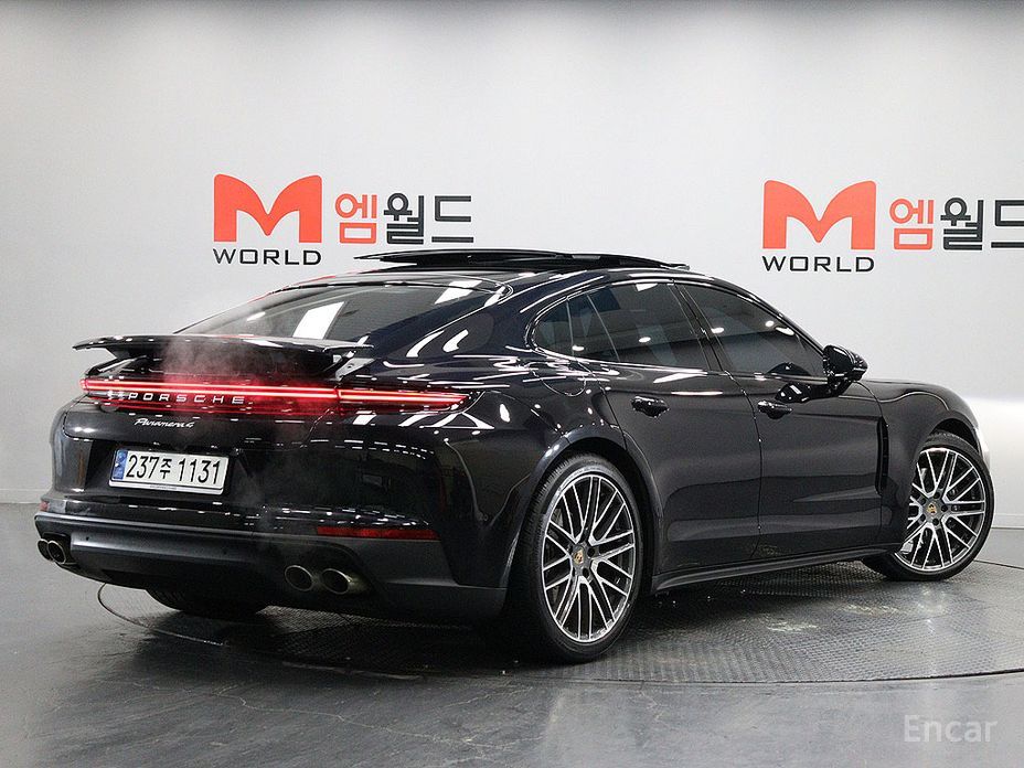  Porsche Panamera