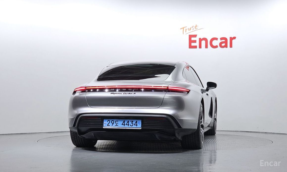  Porsche Taycan