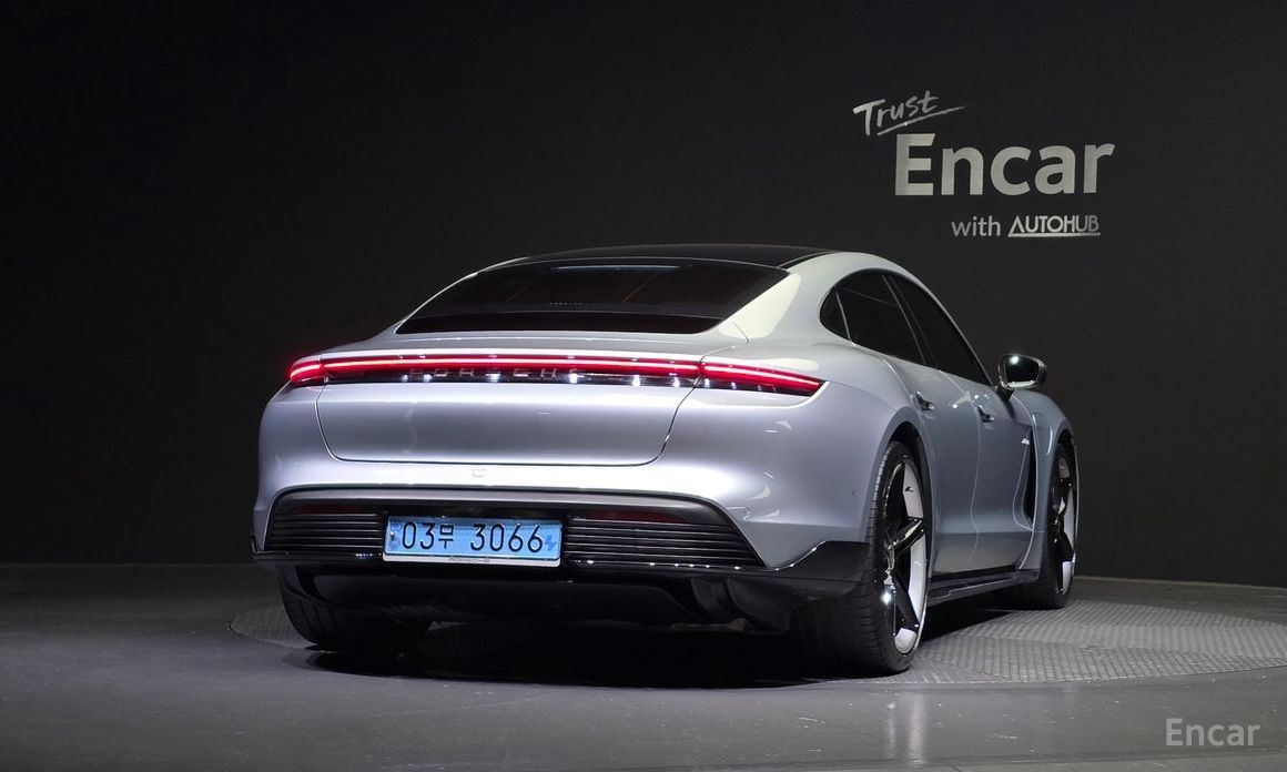  Porsche Taycan