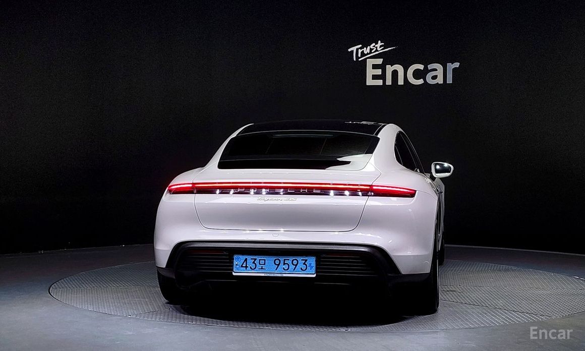  Porsche Taycan