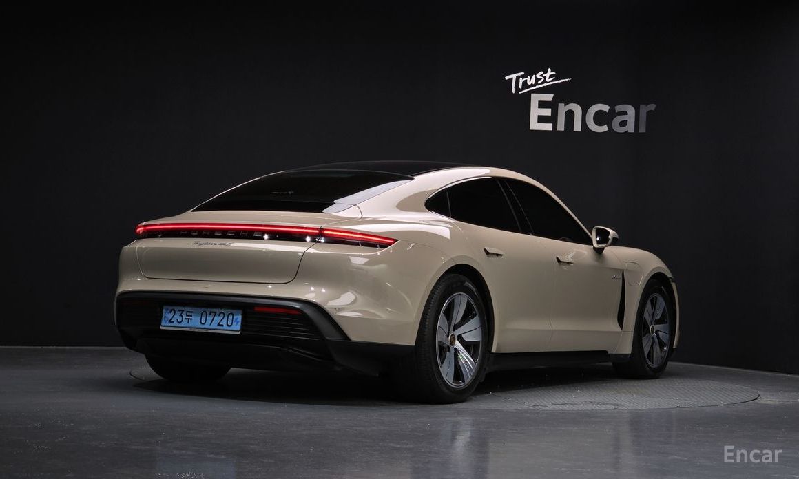  Porsche Taycan