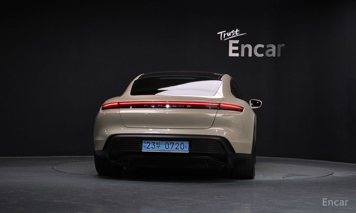  Porsche Taycan