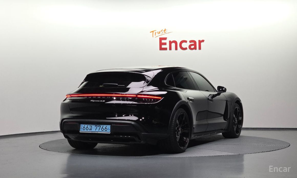 Porsche Taycan